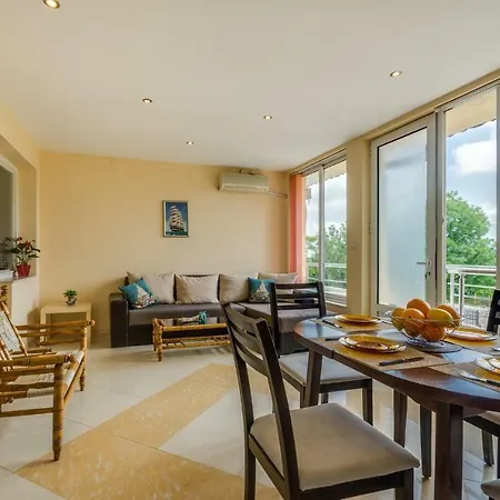 Victoria Apartment *